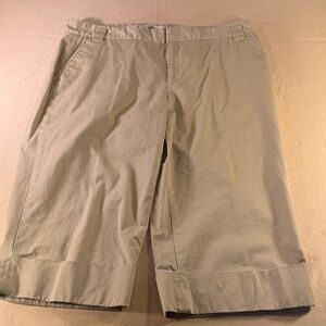 Weatherproof women’s Bermuda shorts, size 12 tan in color